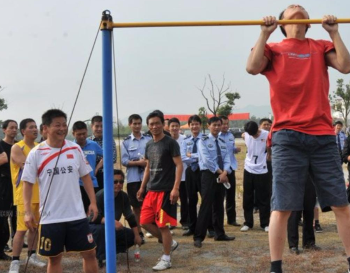 大学生想当警察，不是警校毕业没关系，还有这5种途径可以走