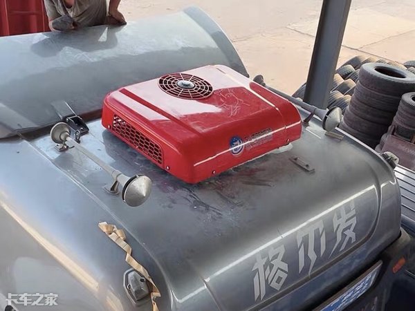 夏天驾驶室里必备3种消暑“神器”，卡友：卡车原厂标配这么难？