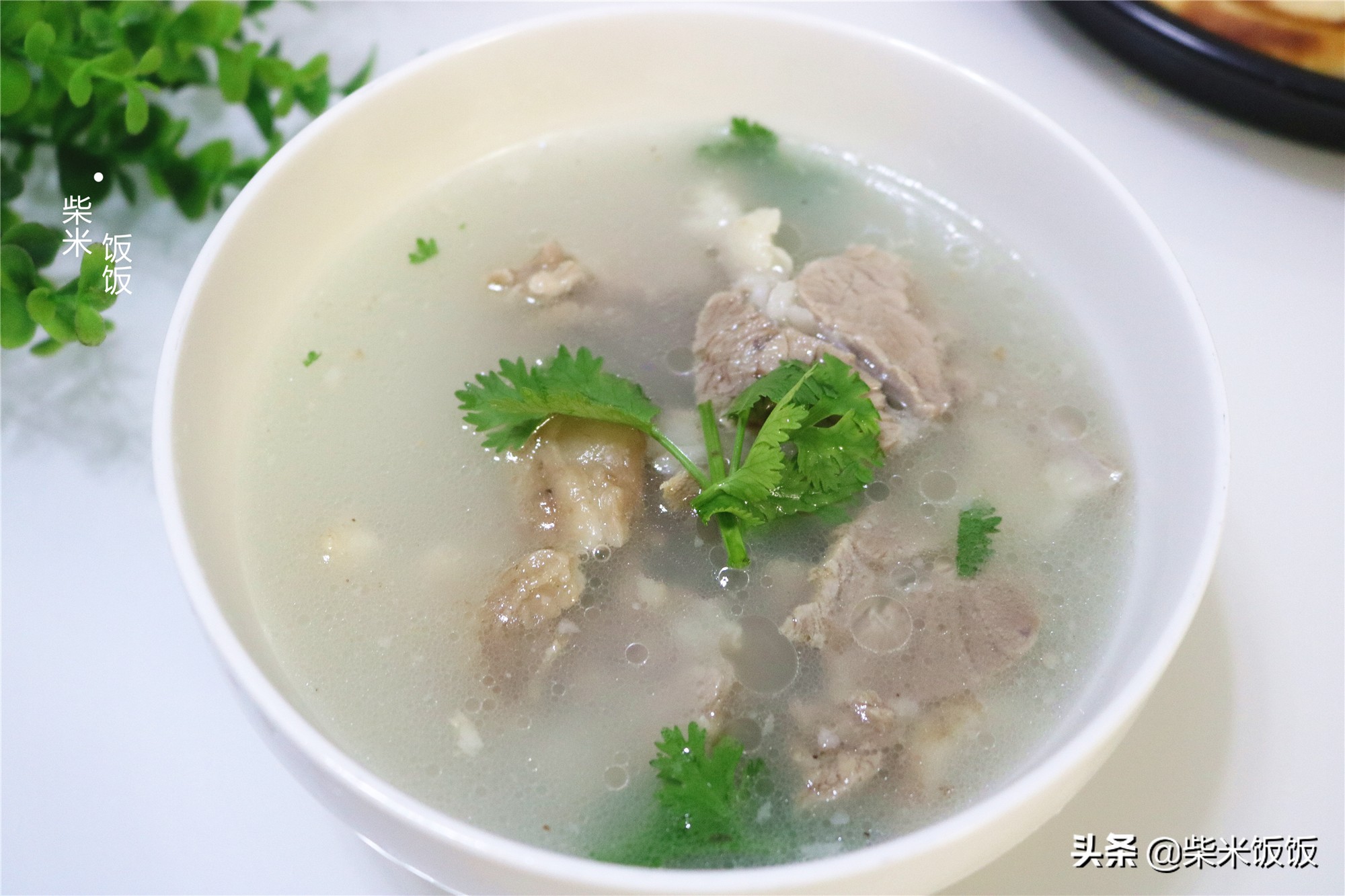 天冷吃羊肉，温暖又滋补，教你煮出美味羊肉汤
