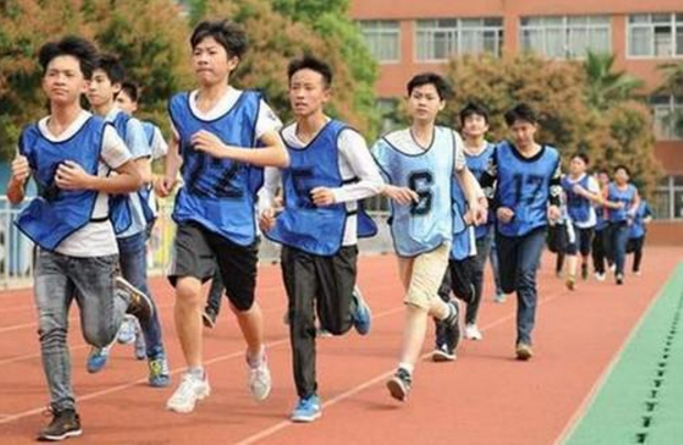 教育部“传来消息”，体育学科或将纳入高考，学生和家长有苦难言
