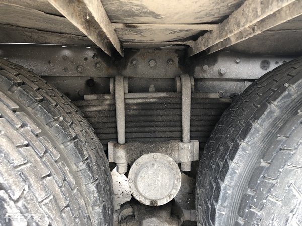 低顶牵引车 水泥粉罐经典搭配,在这里拉水泥的车为啥只认华菱?