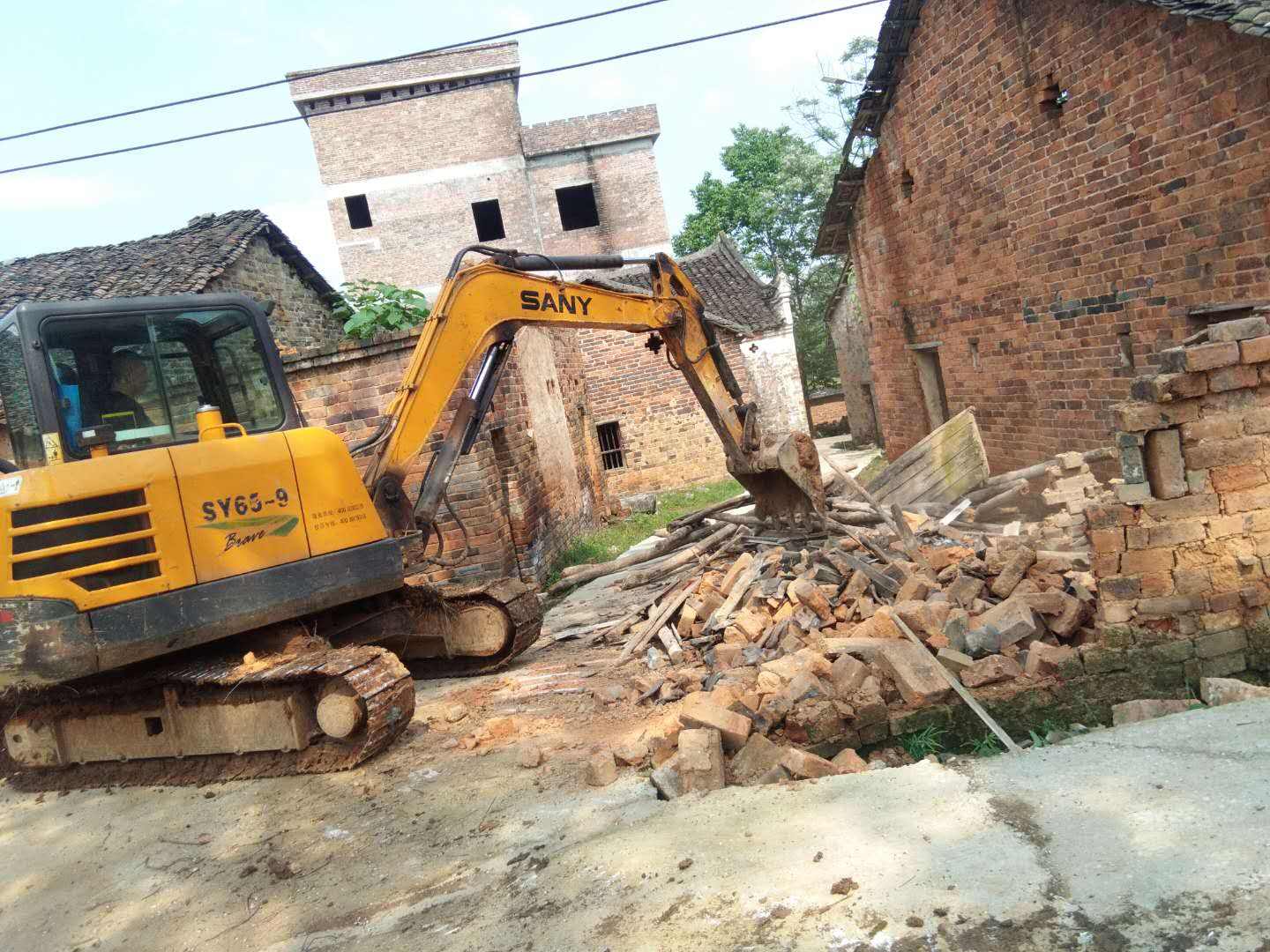 违法拆除农民宅基地上房屋被判恢复原样？这事儿，你得细品