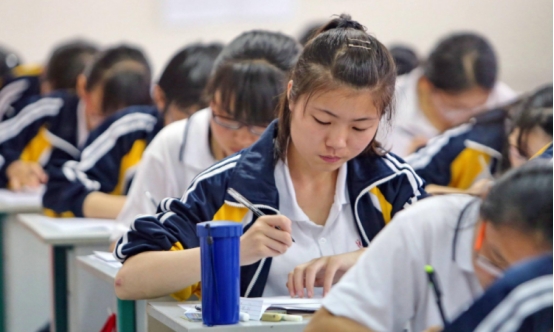 很奇怪，历年高考状元背景公开，都来自“三有家庭”，这是为何？