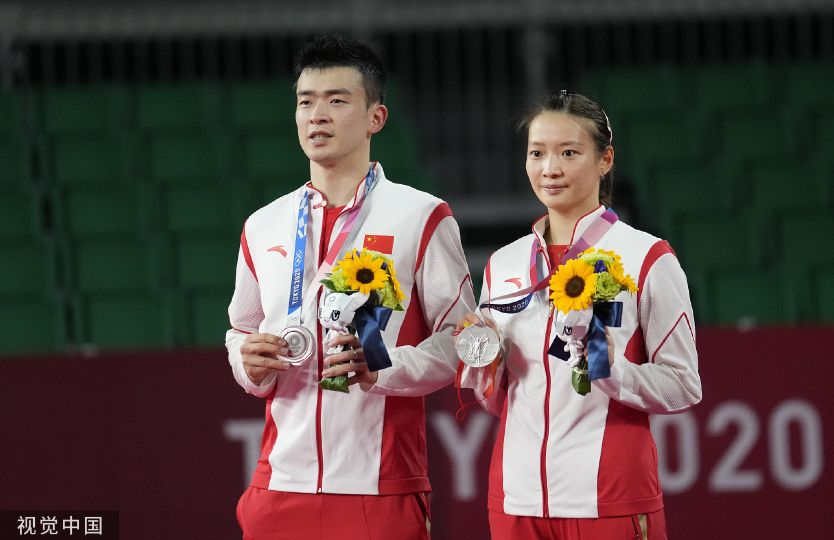 东京奥运会羽毛球拿哪些奖牌(东京奥运会：国羽2金4银完美收官，谌龙集齐金银铜奖牌已创造奇迹)