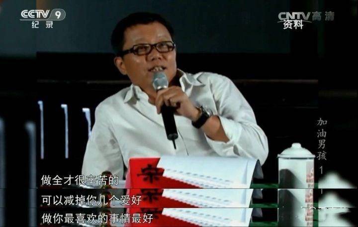 生日当天憾别金鸡影帝，20岁的易烊千玺，侥幸逃过被捧杀命运