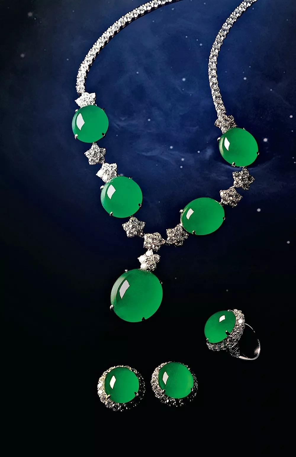 翡翠绿,不止一种,你最喜欢哪一种呢?(翡翠手镯12种颜色) 第2张