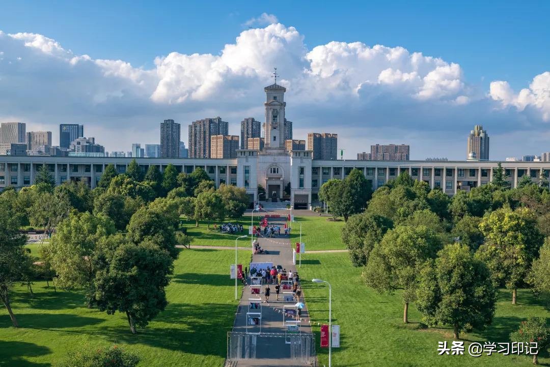 寧波諾丁漢大學是由浙江萬里學院和英國的諾丁漢大學創辦的學校.