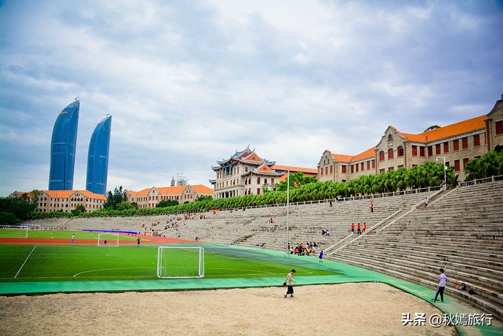 厦门这所临海而建大学，校园优美，沙滩迷人，被誉为中国最美大学
