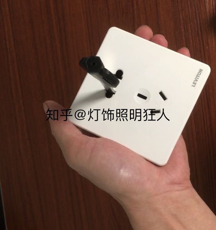 開關插座哪家強？14個品牌插座硬核測評