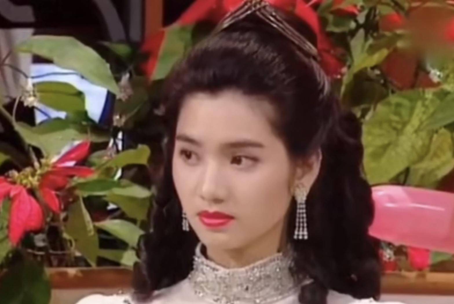洪欣发文否认离婚传言，明艳美女爱的却都是“渣男”