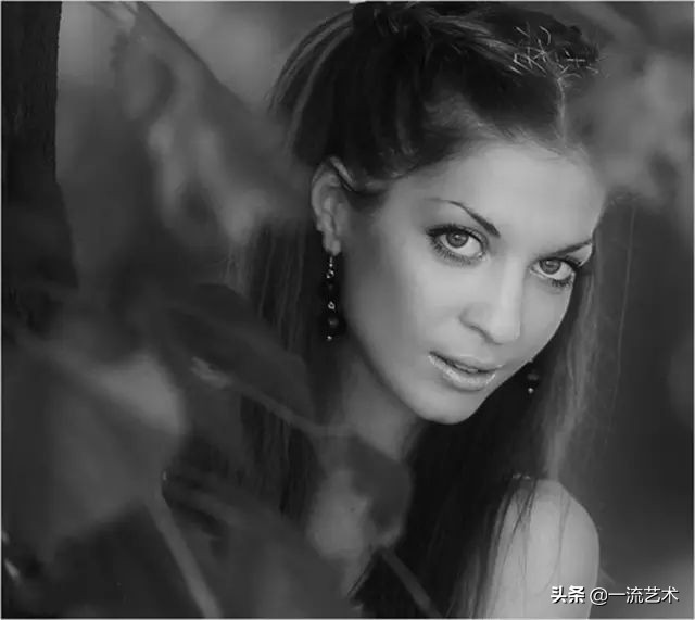 莫斯科摄影师镜头下的女人肖像，黑白唯美