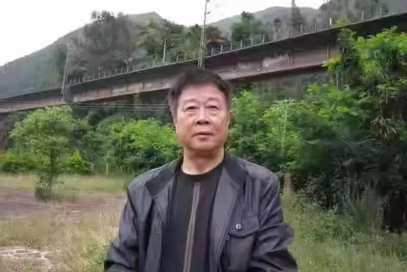 铁兵诗文｜飞雪中挺立昂首的军人