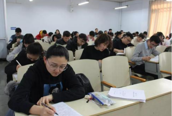 高考满分作文《酒》，通篇没有“酒”字，老师：酒不醉人人自醉