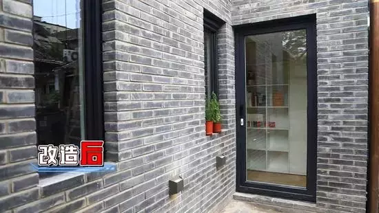 公婆、亲妈、夫妻俩住同一家，纸板隔成3间房，窄小难转身，隐私成谜