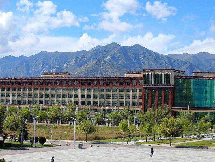 两所响当当的211大学，就业率几乎是100%，为何还是不受考生待见