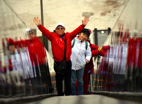 陕西旅游：走进榆林靖边地区波浪谷（图）