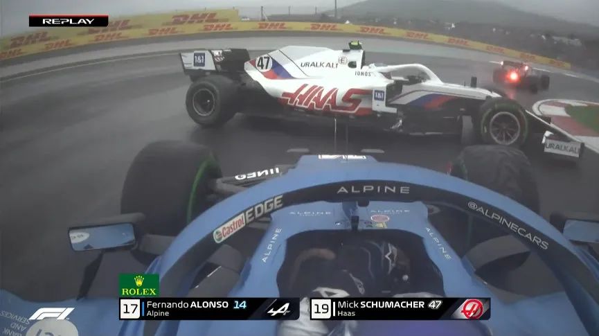 F1土耳其站正赛：博塔斯赛季首冠，两位“白牛”车手包揽二三