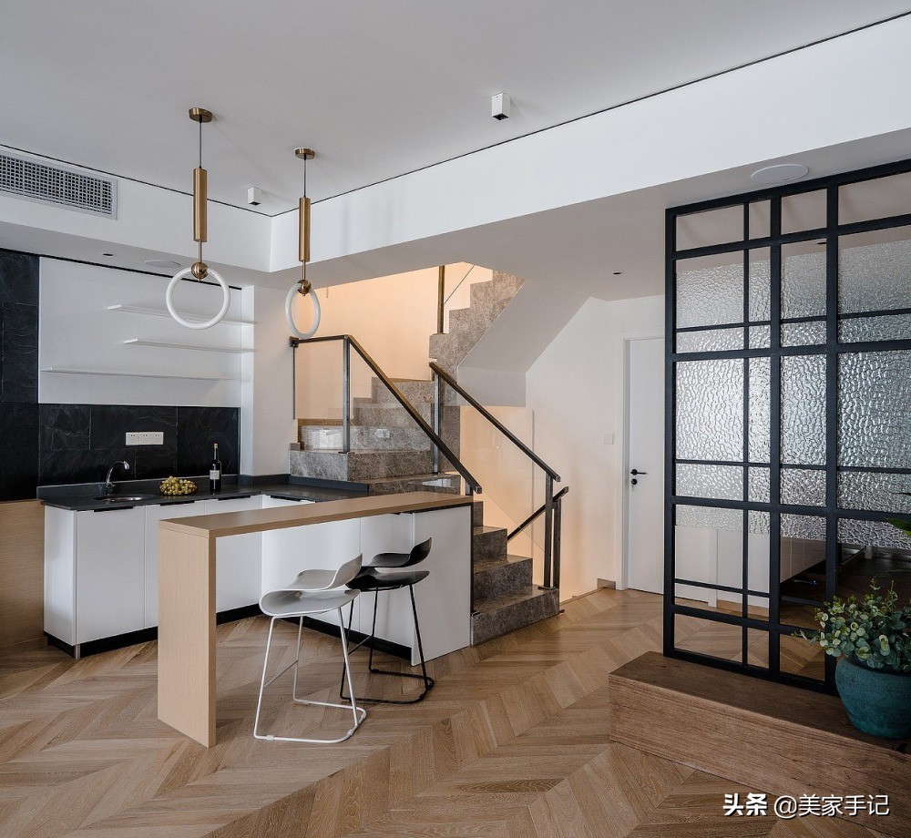 上海夫妇200㎡的叠墅，光一个客厅就把我迷住，家居氛围太治愈