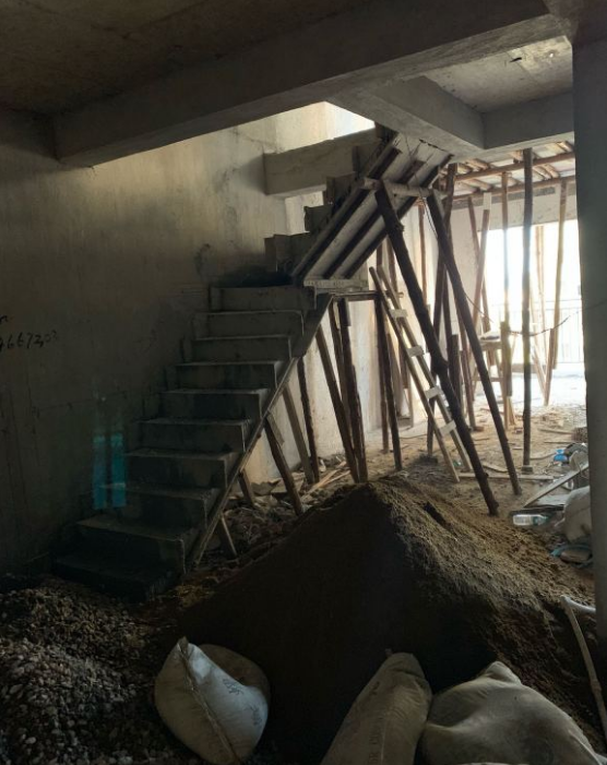 买84㎡跃式楼房，楼梯自己浇筑，挑高5.8米，完工后相当给力！