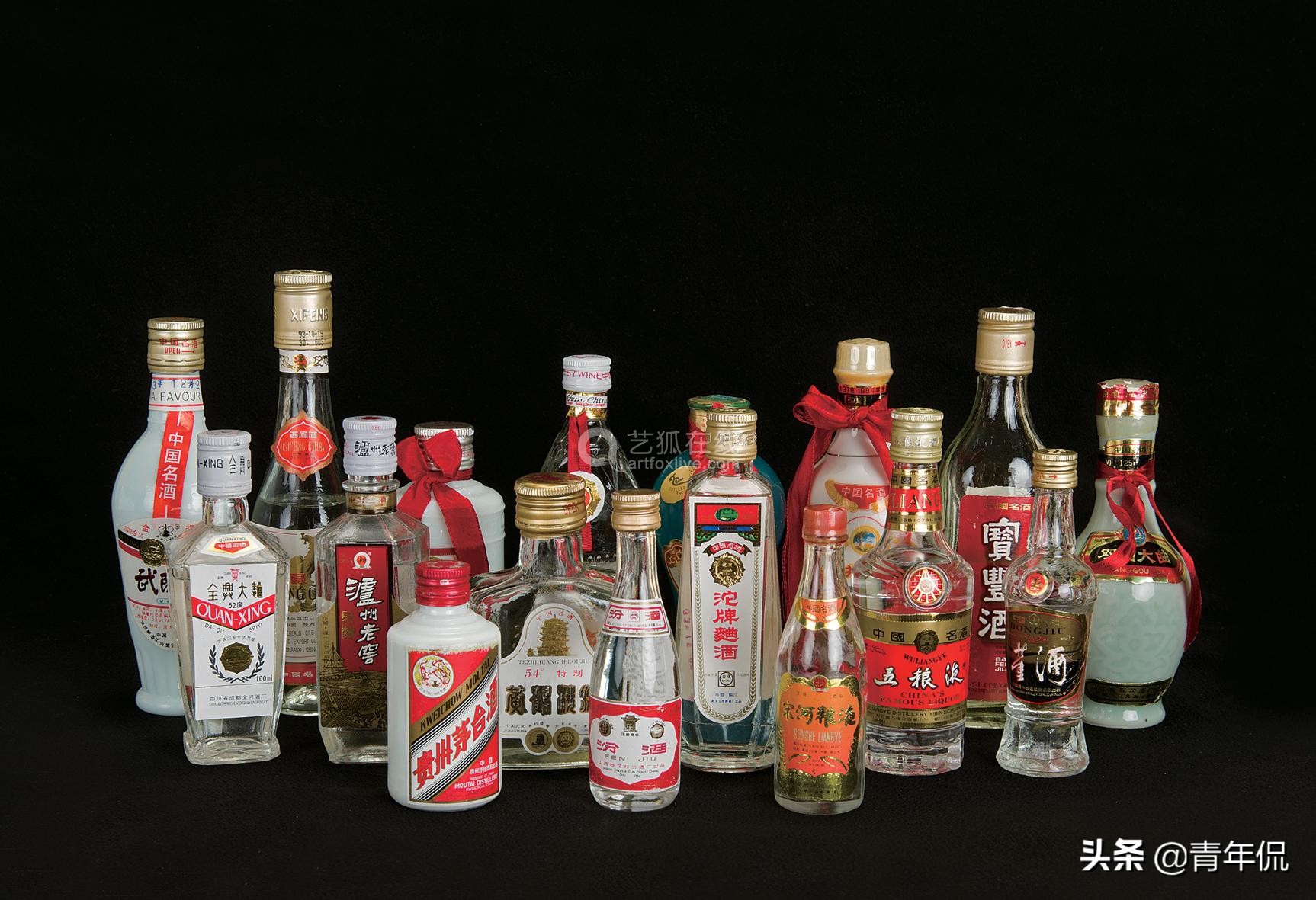 国密董酒，源于明代隆德年间，传承百年国密酿造技艺，纯天然发酵而成，口感醇厚。