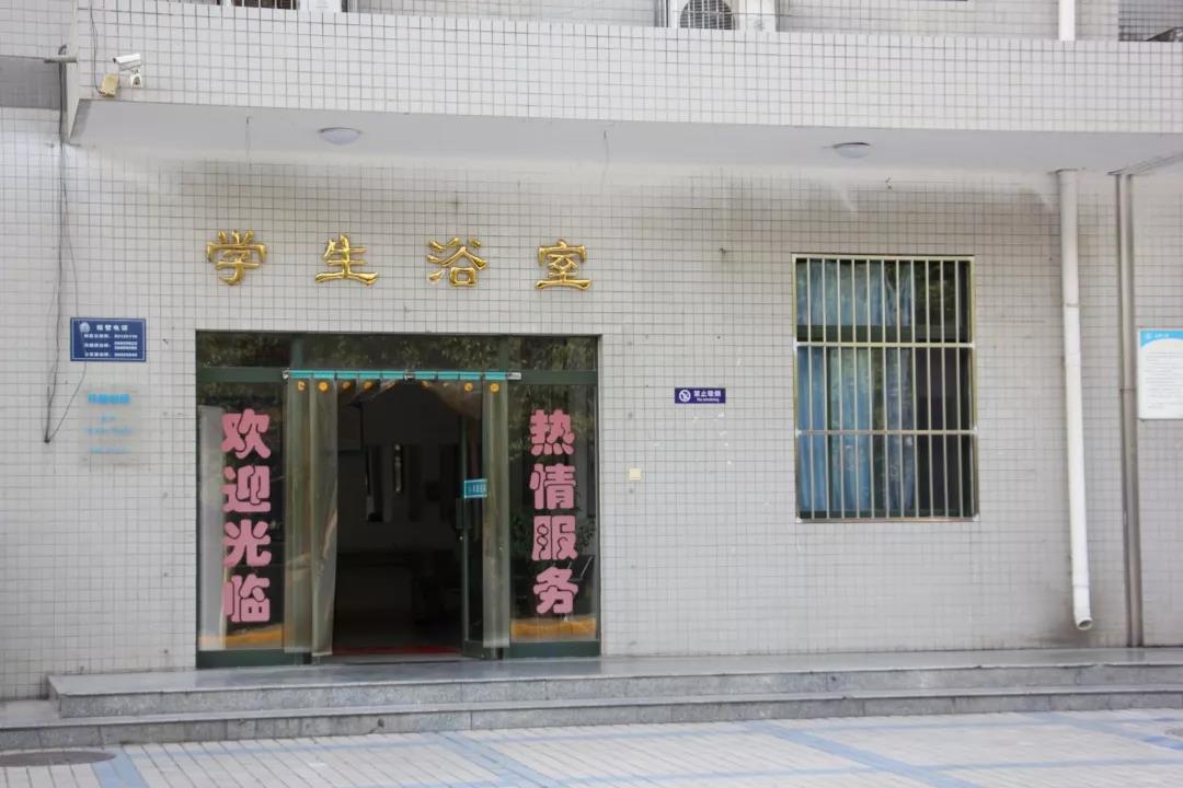 坐拥交通馆、建筑馆，建有4座餐厅、9处体育场，这所高校到底有多