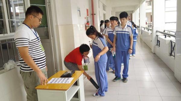 湖南长沙高考理科状元，毕业于清华大学，最后却选择成为一名保安