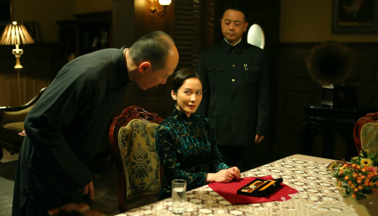 旗袍别瞎穿，太干瘪没韵味，太丰腴不遮肉，能驾驭的都是气质女神