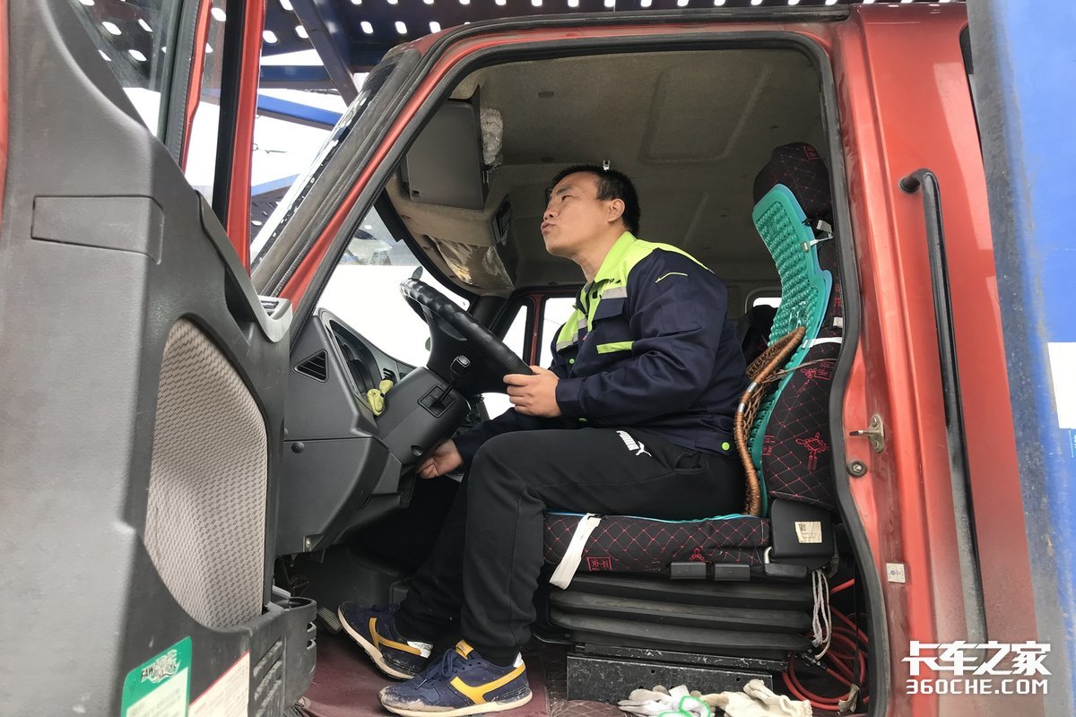 蹭坏车顶赔了2万9，一个月底薪9千元，开轿运车倒短这活也不好干