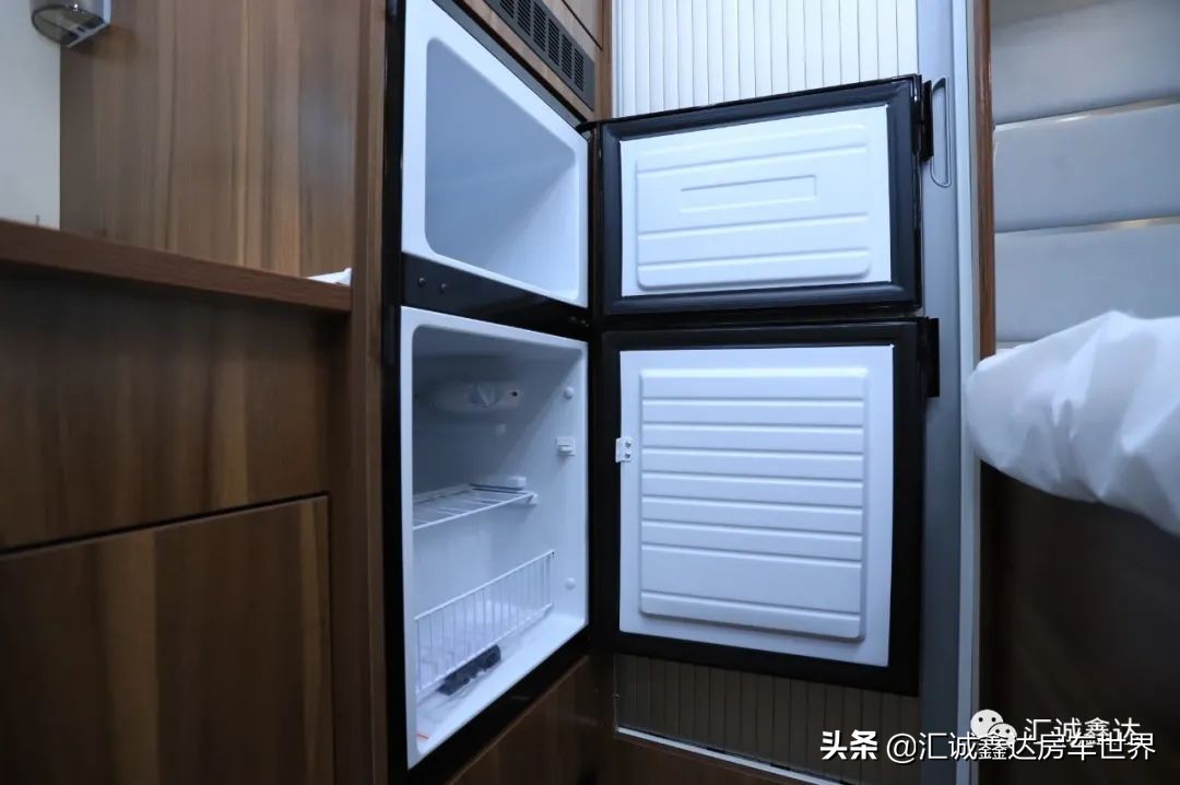 大通V80房车，典雅精装修+仨大床，大空间6人出行无压力