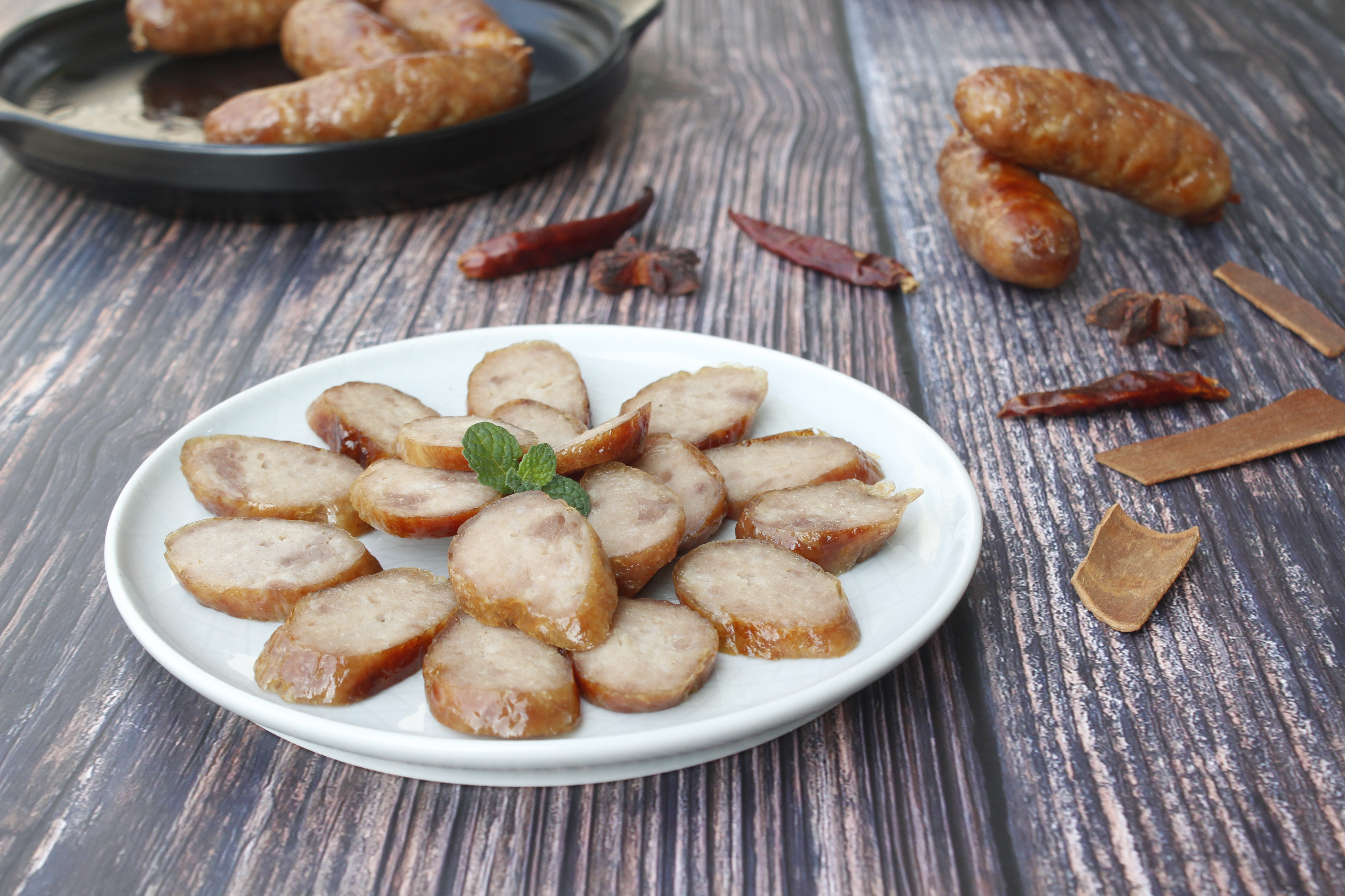 没想到烤箱还有这功能，年货腊肠也能自己做