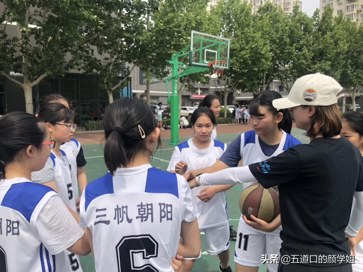 nba教育方式有哪些(普通中学普通老师的篮球教育：篮世界，球精彩)