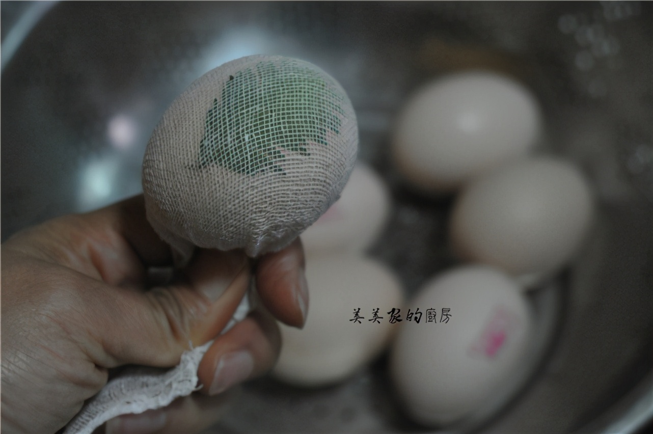 比水煮蛋入味，比茶叶蛋健康，煮一锅“立夏蛋”，好吃又好看