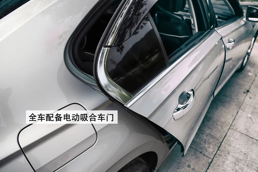 车长超5米，纵置发动机布局！试驾大众“神车”辉昂