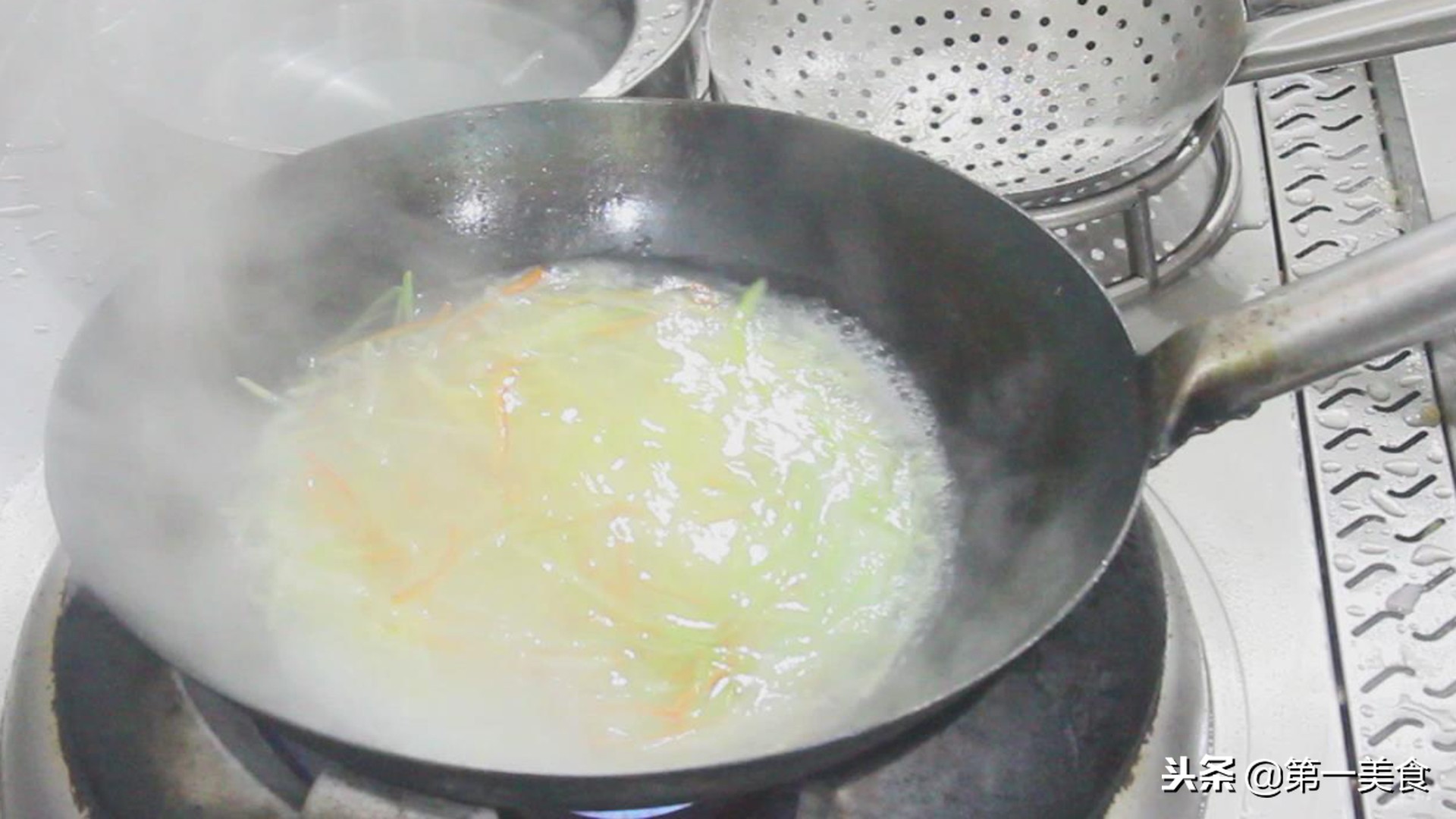 凉拌土豆丝的做法,凉拌土豆丝的做法 最正宗的做法