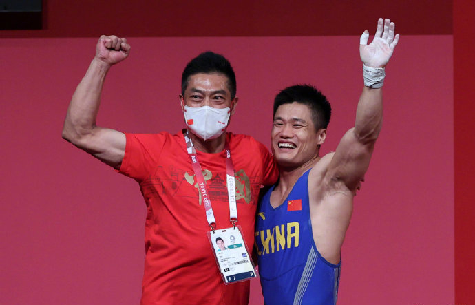 吕小军在国外有多火(37岁"不老传奇"吕小军举重81公斤级夺金!