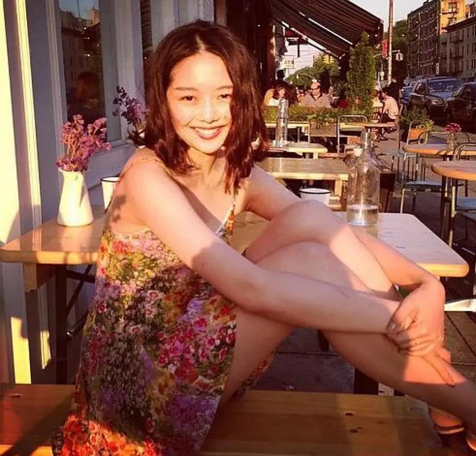 把劳斯莱斯开沟里，“网红鼻祖”晚晚的故事，远比你想象得更恶劣