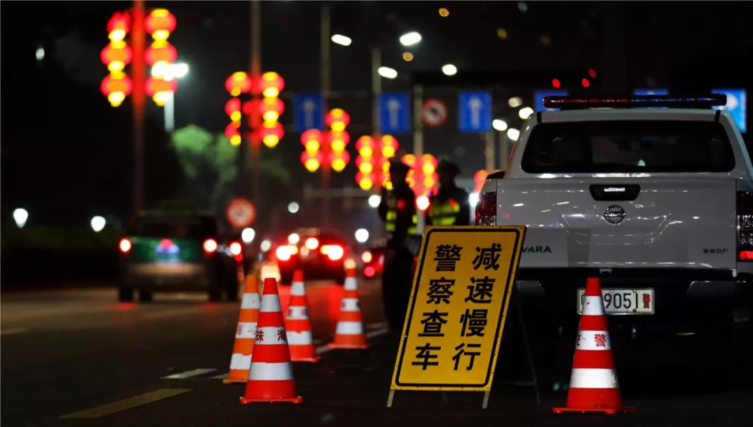 珠海交警开启首场大规模整治行动，司机插队打尖被罚:人有三急！