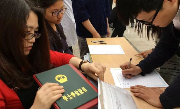 学院是本科还是专科（公办专科和民办本科的区别）