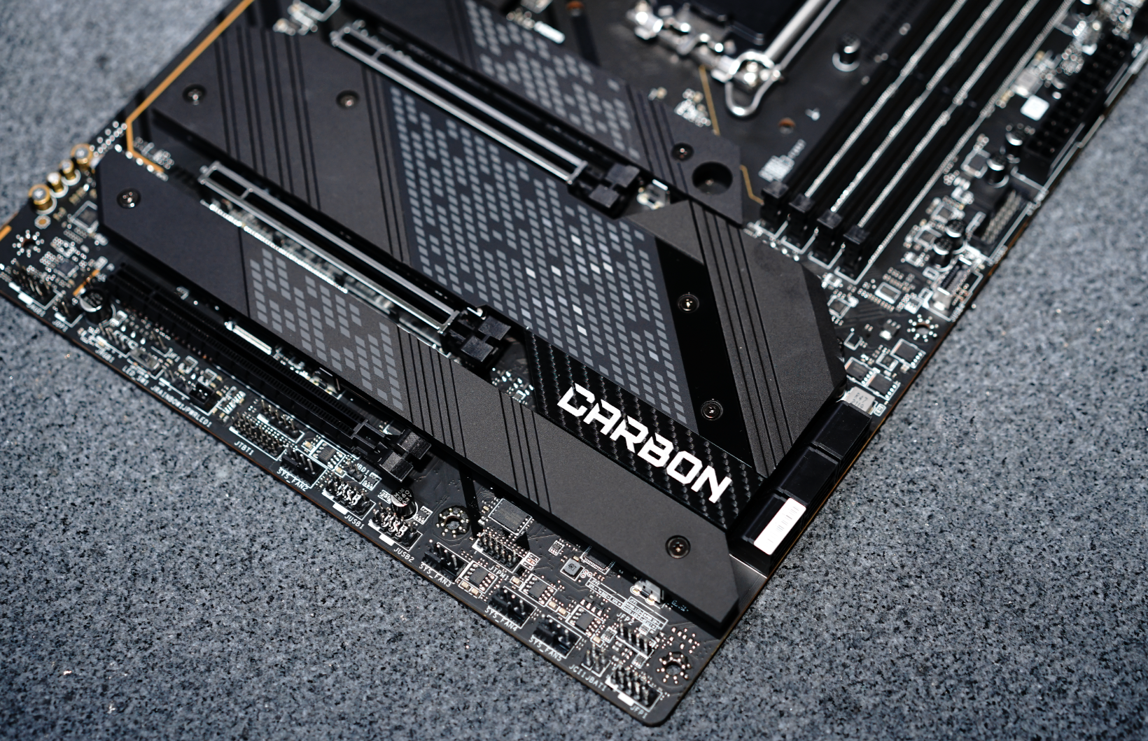 intel酷睿12代首发“座驾”来了！微星Z690 CARBON WIFI抢先开箱