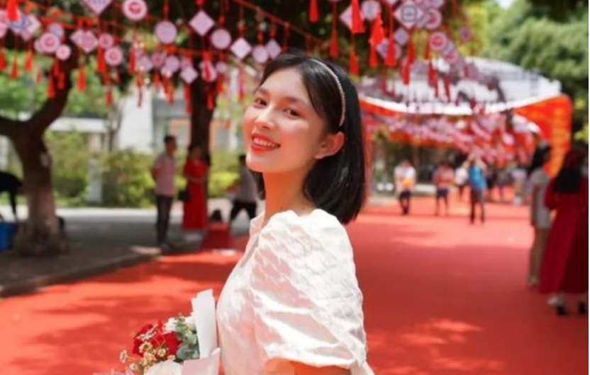 682分的文科状元，才华与颜值并存的她，任性“独宠”北大