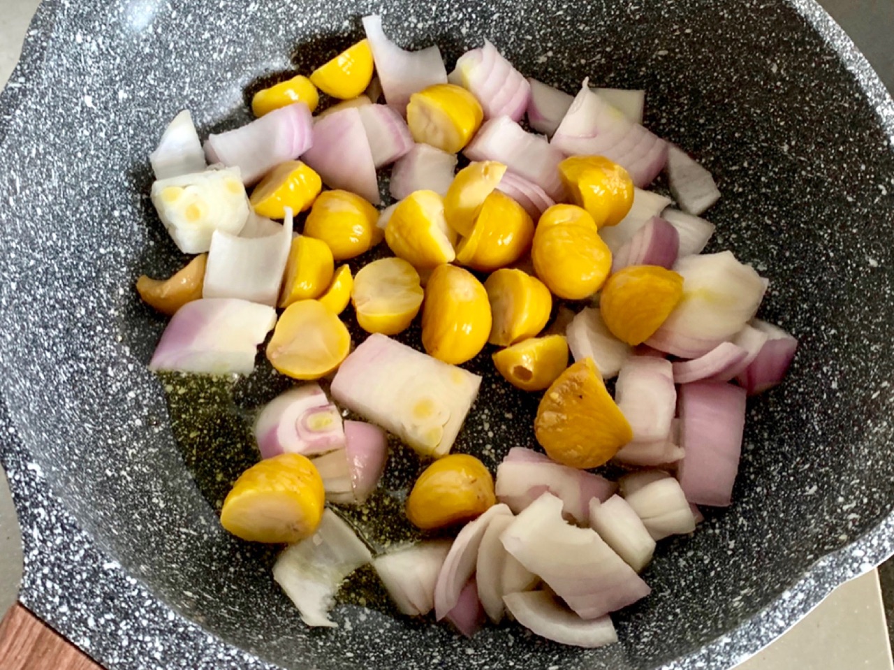 鸡肉这样做太入味了，汤汁浓郁，拌饭吃味道更好