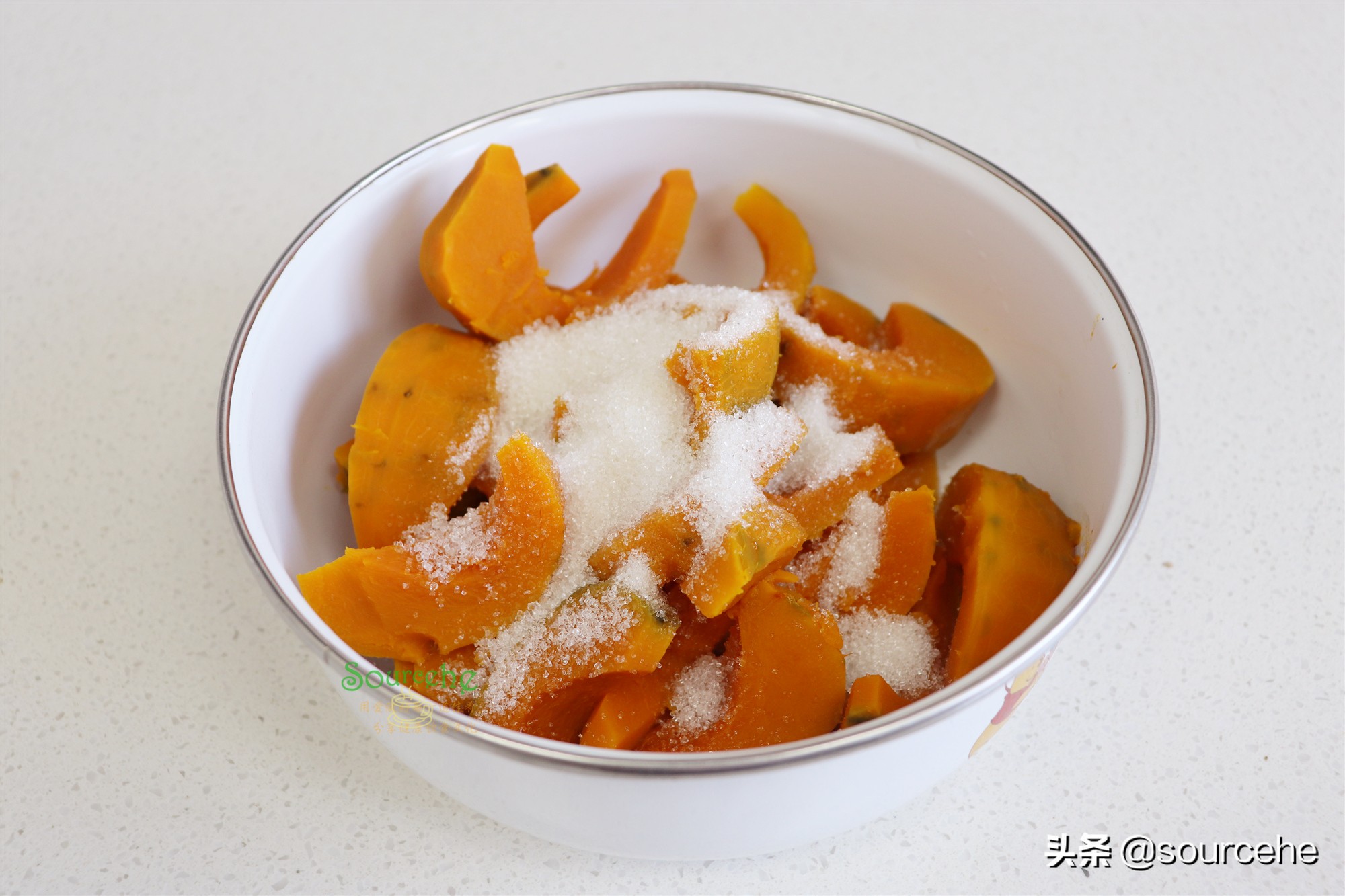 南瓜饼掌握3个技巧，不放一滴水，软软糯糯，甜而不腻，很好吃