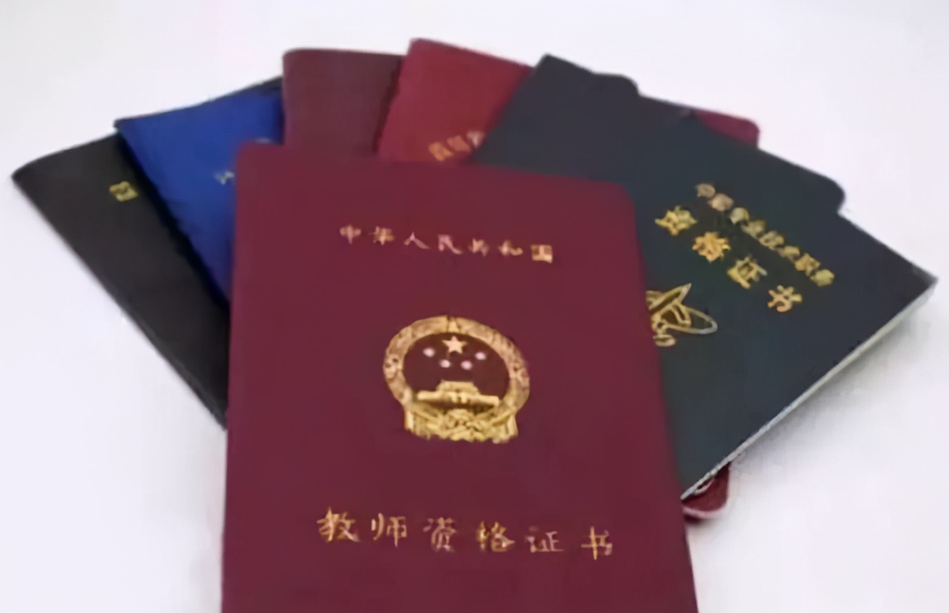 被国家“撤销”的证书，社会已经不认可，学生再考也是浪费时间