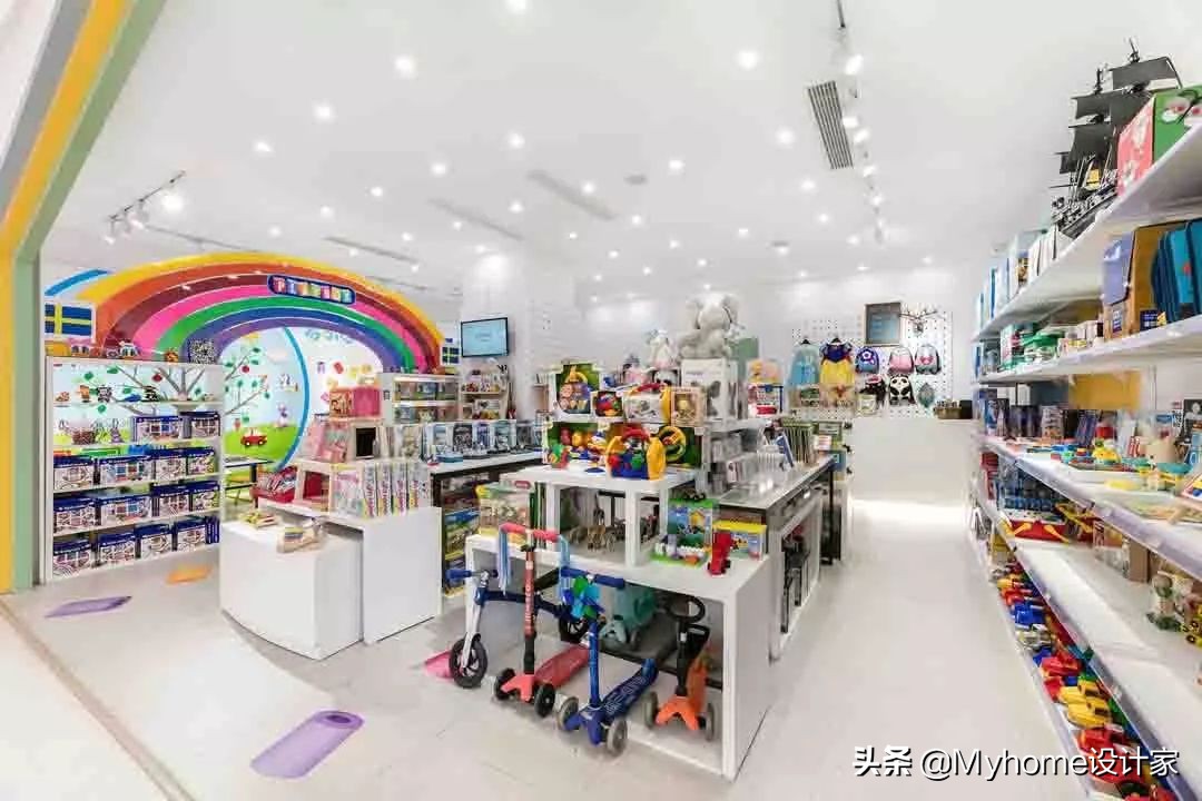 这面墙是孩子的游乐场，成人的玩具体验店，270㎡玩乐中学习