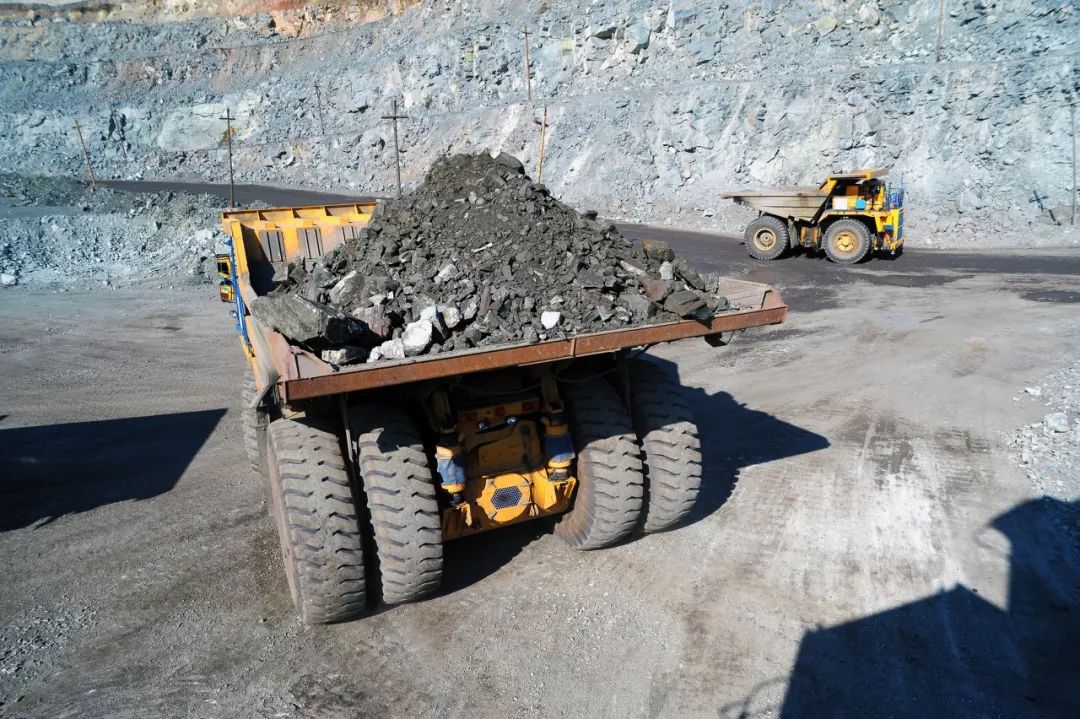 铁矿石价格暴跌50%,巴西2次减产,矿企巨头求助中企签下关键订单