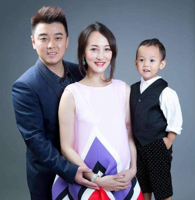 王皓妻子(王皓妻子晒照,她嫁给王皓7年了,依旧是国乒媳妇中最漂亮的一