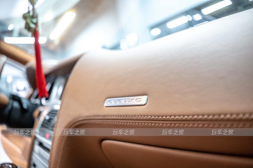 奥迪Q7全车内饰翻新 翻毛皮顶棚