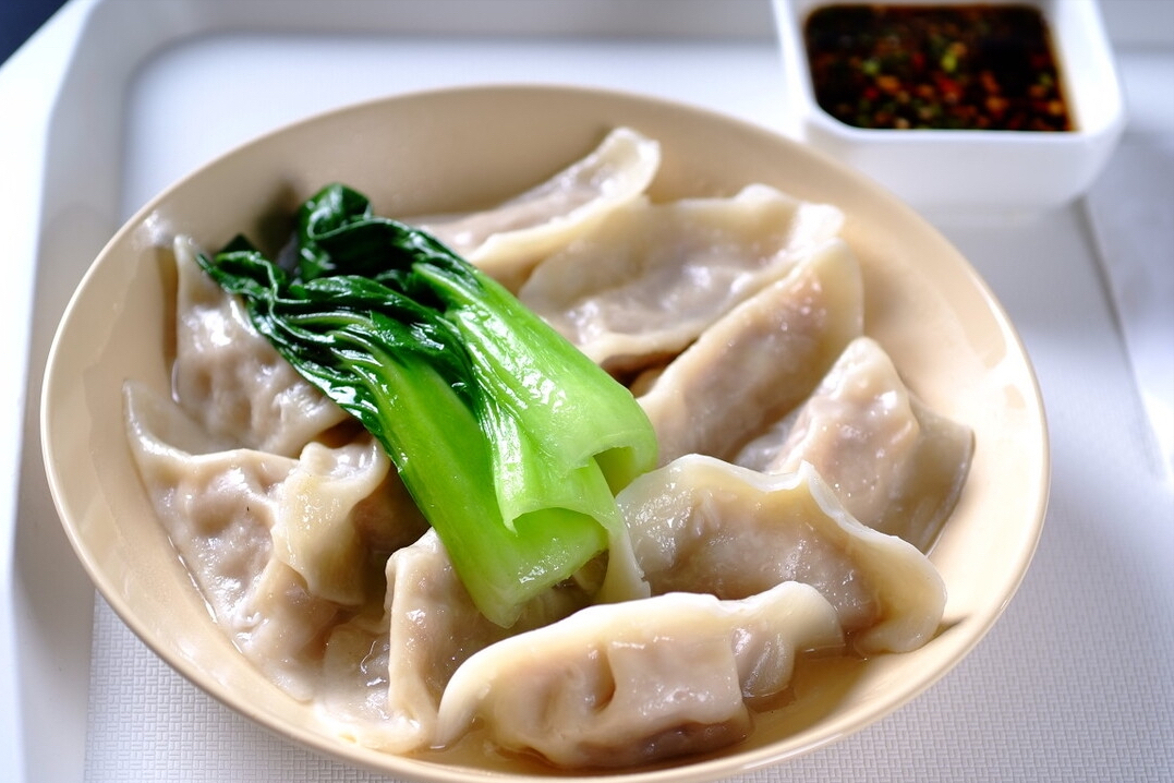 煮饺子时，是开盖煮还是盖盖煮？很多人理解错了，难怪饺子煮破皮