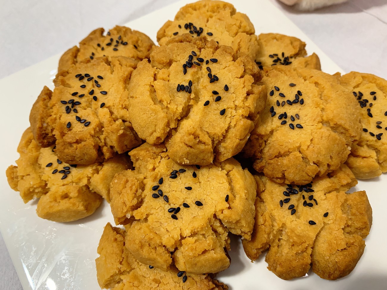 桃酥做过很多次，这个方子是最满意的，香、脆、酥、甜，酥到掉渣