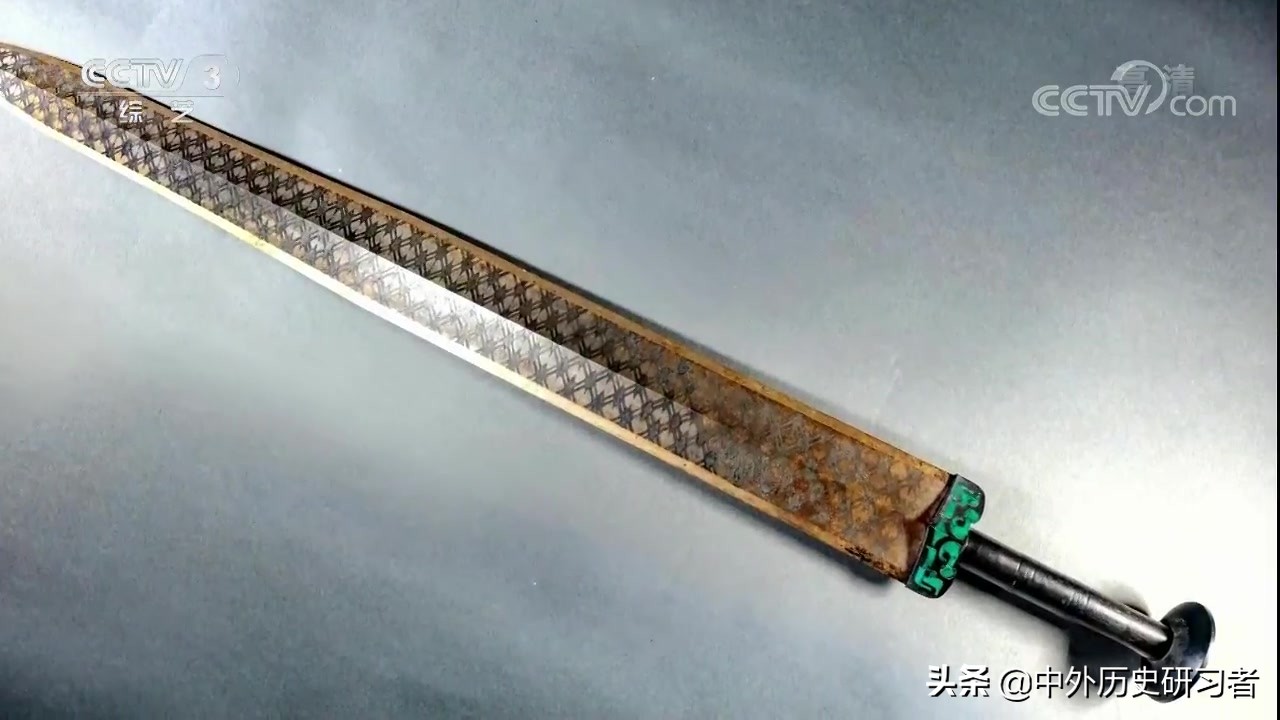 中国古代十大名剑传奇：轩辕剑、湛卢剑、赤霄剑等绝世神兵的千古传说
